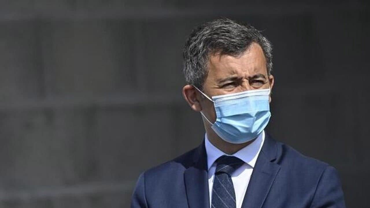 Gérald Darmanin hué lors de son arrivée à la manifestation en soutien aux policiers