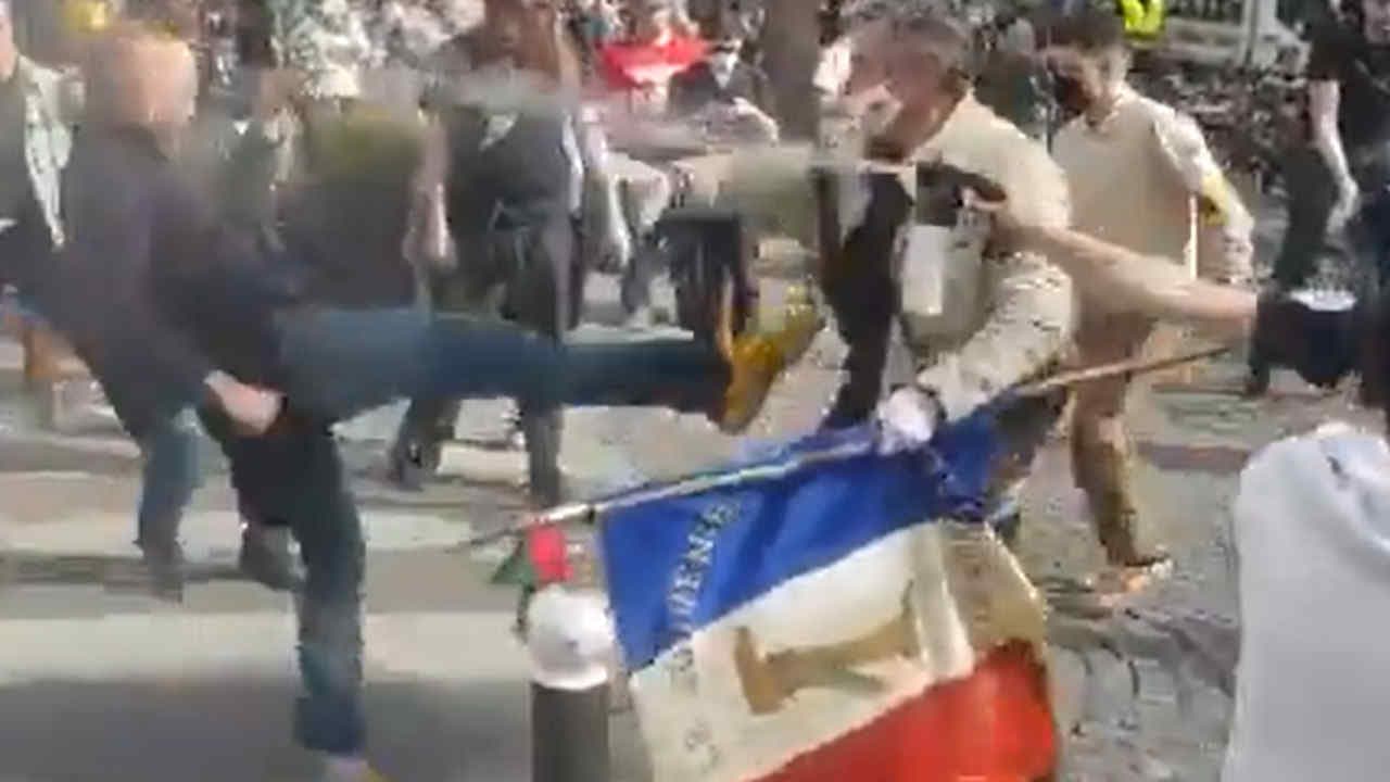 Une procession catholique attaquée à Paris par des « antifas » : que s'est-il passé ?
