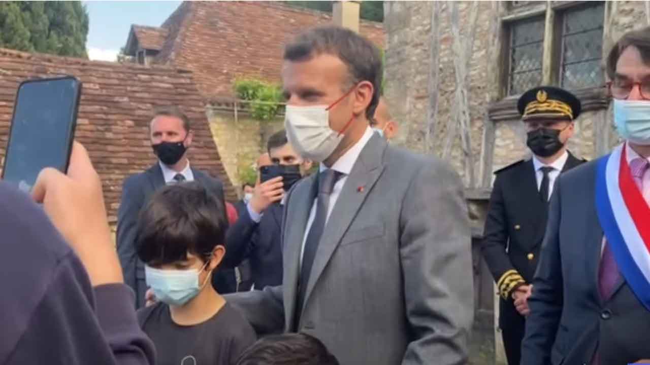 Citoyens choisis, cirage de pompes, orgueil : l'énorme coup de com' de Macron aux frais du contribuable