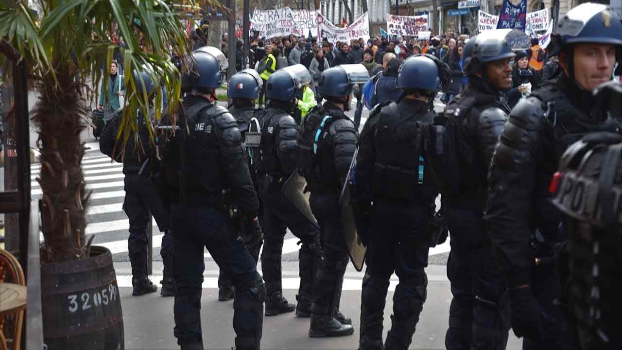 Le Conseil d’État juge illégale l’utilisation de la technique des nasses en manifestation