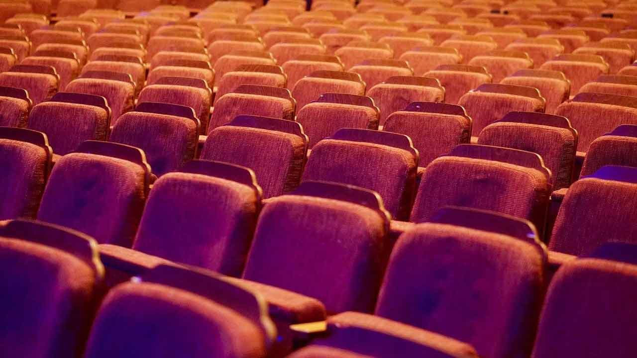 Culture : Alice Coffin veut compter le nombre de femmes dans les spectacles pour distribuer les subventions