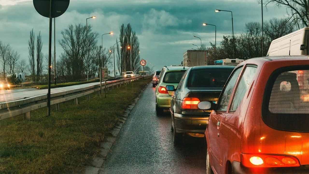 « Gilets jaunes puissance dix » : l'extension des zones à faibles émissions déjà critiquée