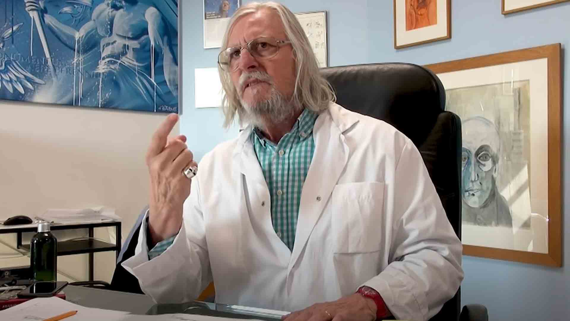 Didier Raoult se dit « favorable à la vaccination systématique des personnels soignants »