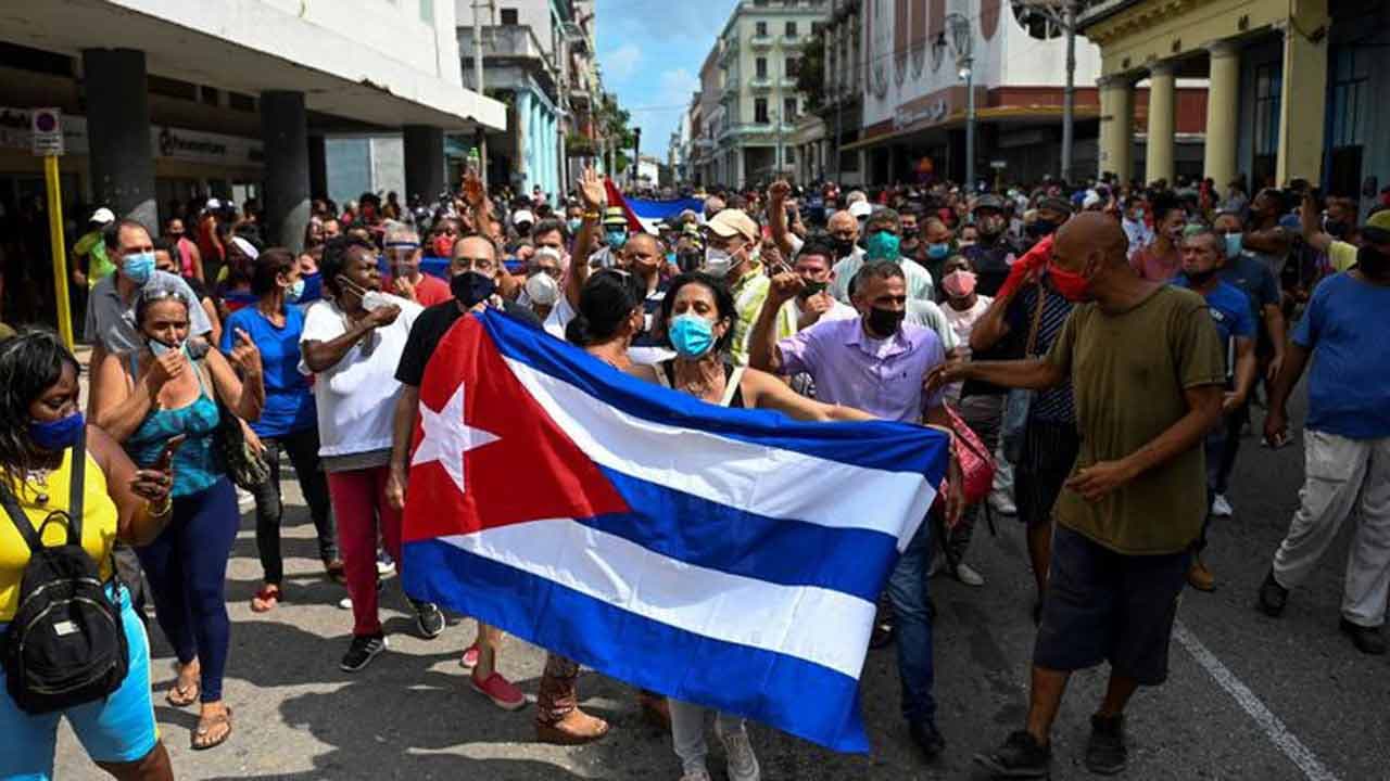 « À bas la dictature » : Cuba secouée par un soulèvement inédit