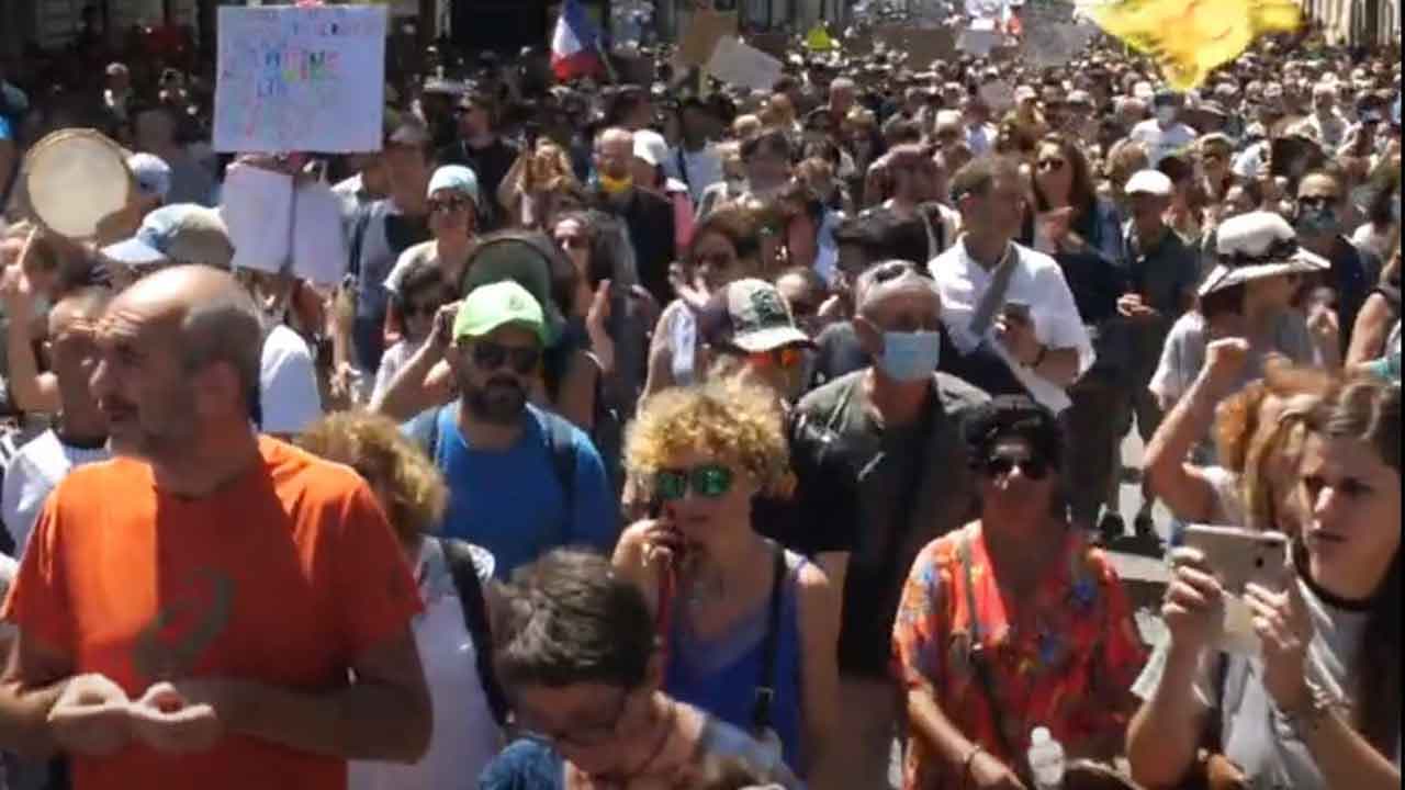 Plusieurs manifestations contre l'extension du passe sanitaire dans toute la France