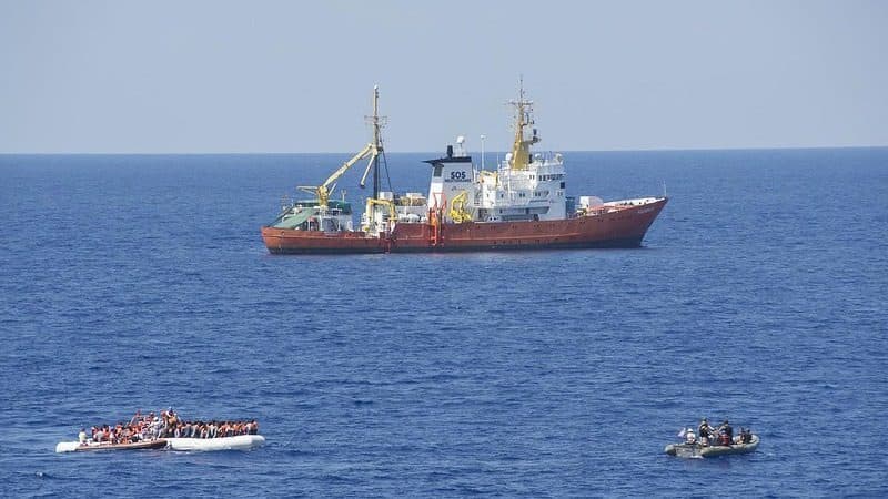 En Méditerranée, l'«Ocean Viking» à la recherche d'un port sûr pour débarquer 555 migrants