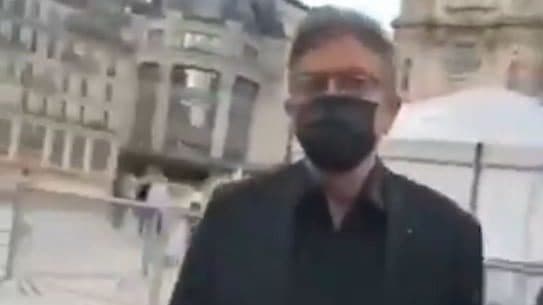 Interpellé par un passant, Jean-Luc Mélenchon dérape