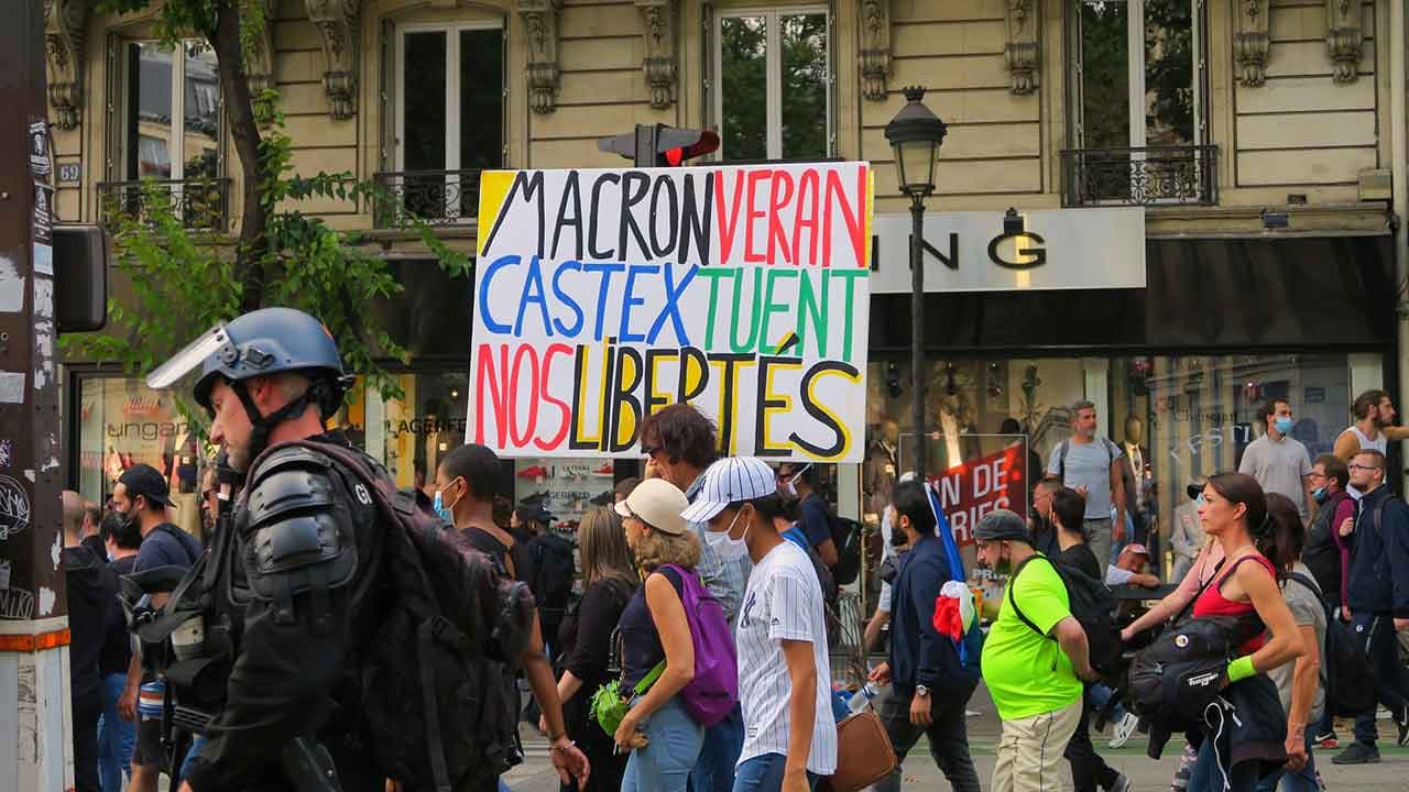 Nouveau samedi de manifestations anti-passe sanitaire, à deux jours de son entrée en vigueur