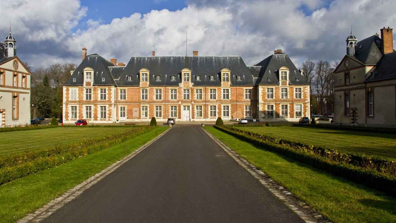 Domaine de Grignon : quand l'État cède un trésor patrimonial national à un promoteur