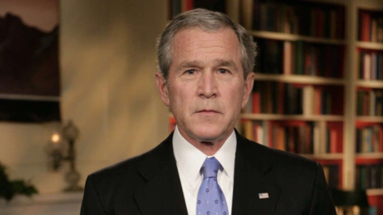 Ce serait le moment idéal pour George W Bush de fermer sa gueule