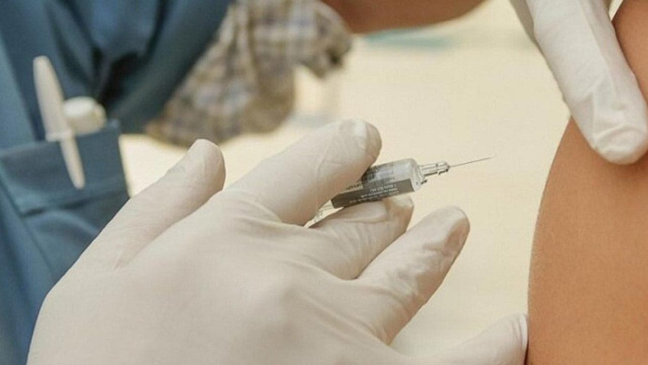 Obligation vaccinale des soignants : comment l’hôpital va-t-il gérer les absences ?