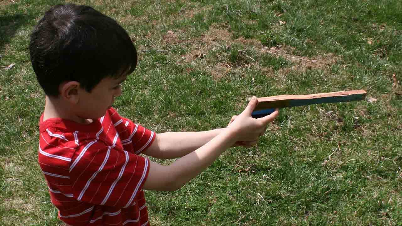 Perpignan : la police embarque un enfant de 8 ans qui jouait avec un fusil en plastique