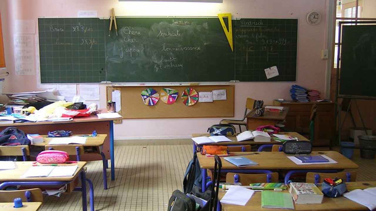 Comment l'État engage des contractuels sous-payés pour masquer la déliquescence de l’école publique