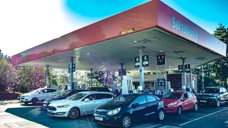 Pénuries de carburants : les prix montent et le Royaume-Uni appelle l'armée à se tenir prête