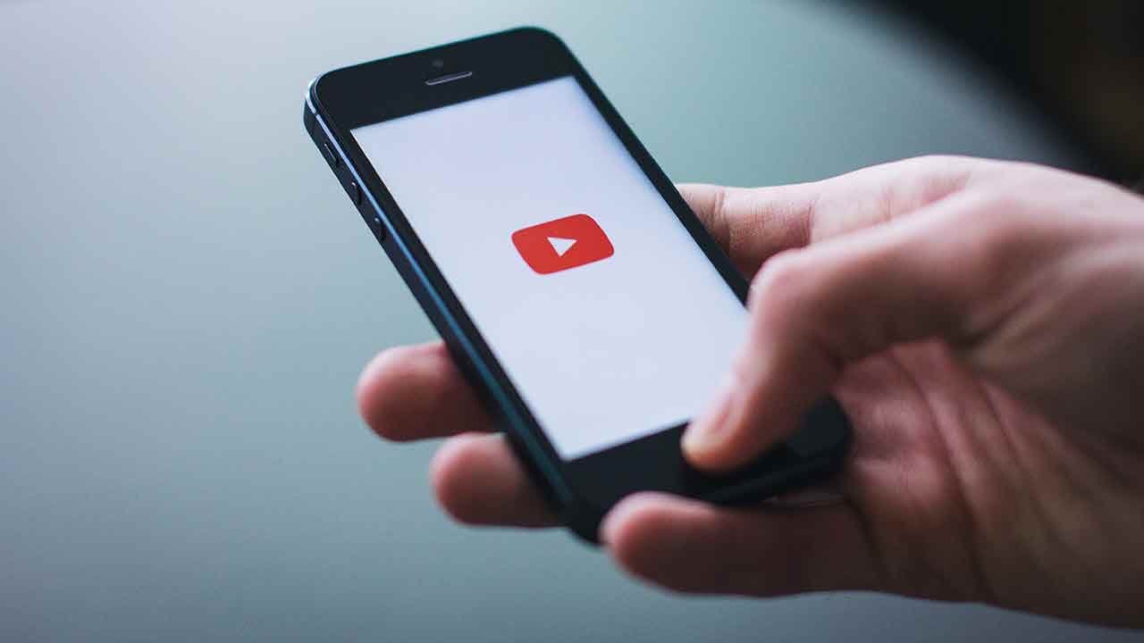 Désinformation : YouTube supprimera toute vidéo mettant en cause les vaccins reconnus