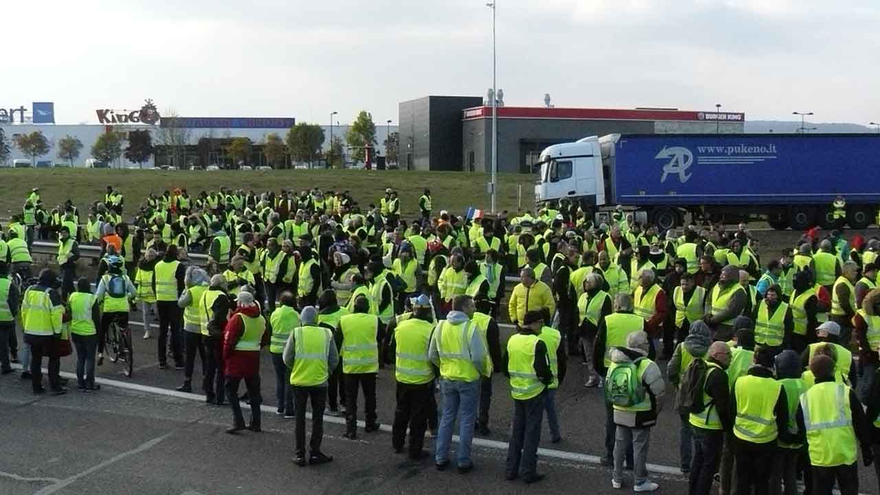 Ronds-points, manifestations : après la flambée des prix, le retour en force des Gilets Jaunes ?