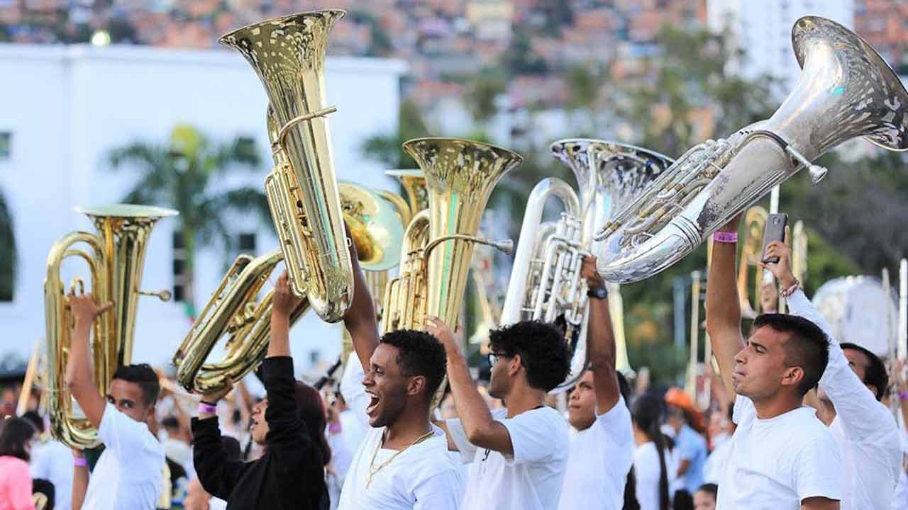 Venezuela : 12.000 musiciens ont joué en même temps, en quête du record Guinness du plus grand orchestre du monde