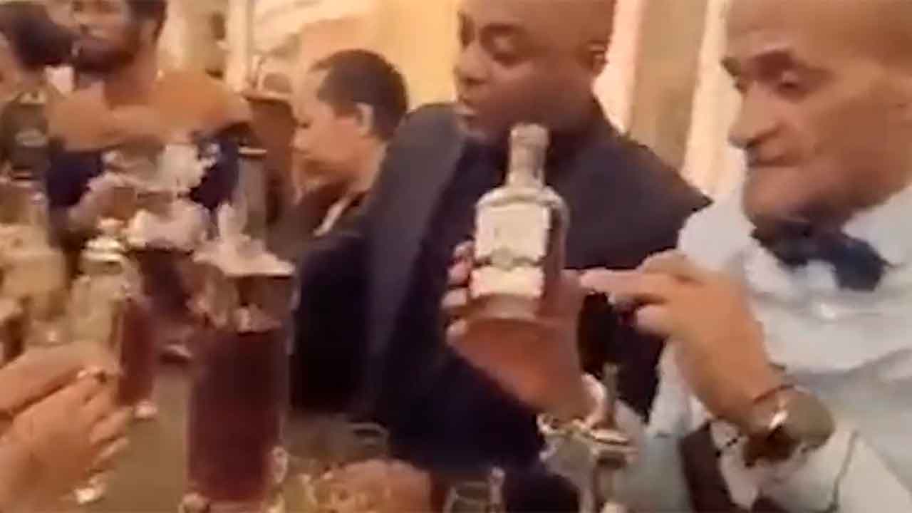 En pleine crise aux Antilles, le ministère des outre-mer fait la fête dans une « soirée rhum »