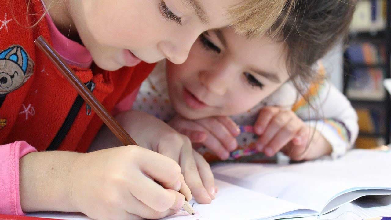 Les performances de l’école française sont « médiocres » malgré les réformes, estime la Cour des Comptes