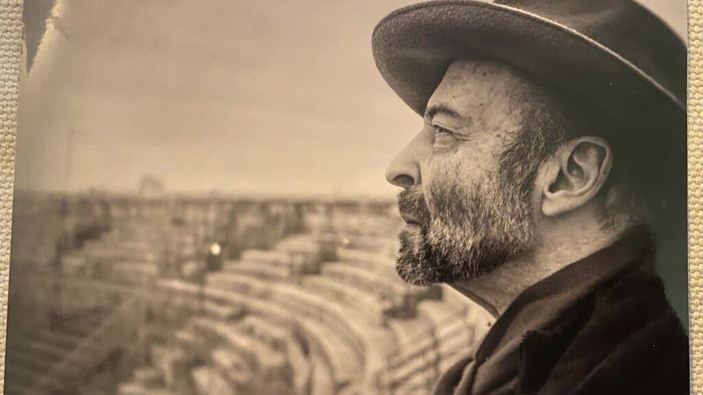 Paris : le photographe René Robert est mort en pleine rue, dans l'indifférence des passants
