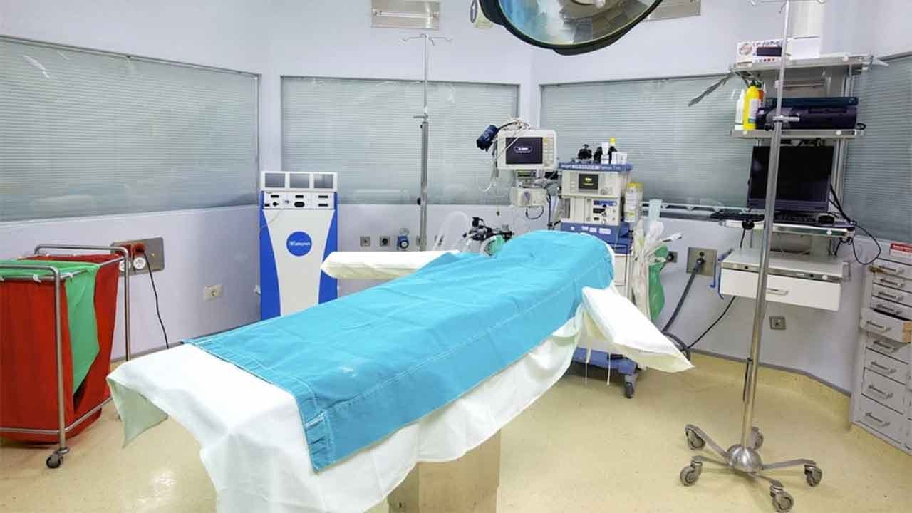 Une femme qui avait changé de genre à 16 ans poursuit les médecins qui lui ont fait une double mastectomie