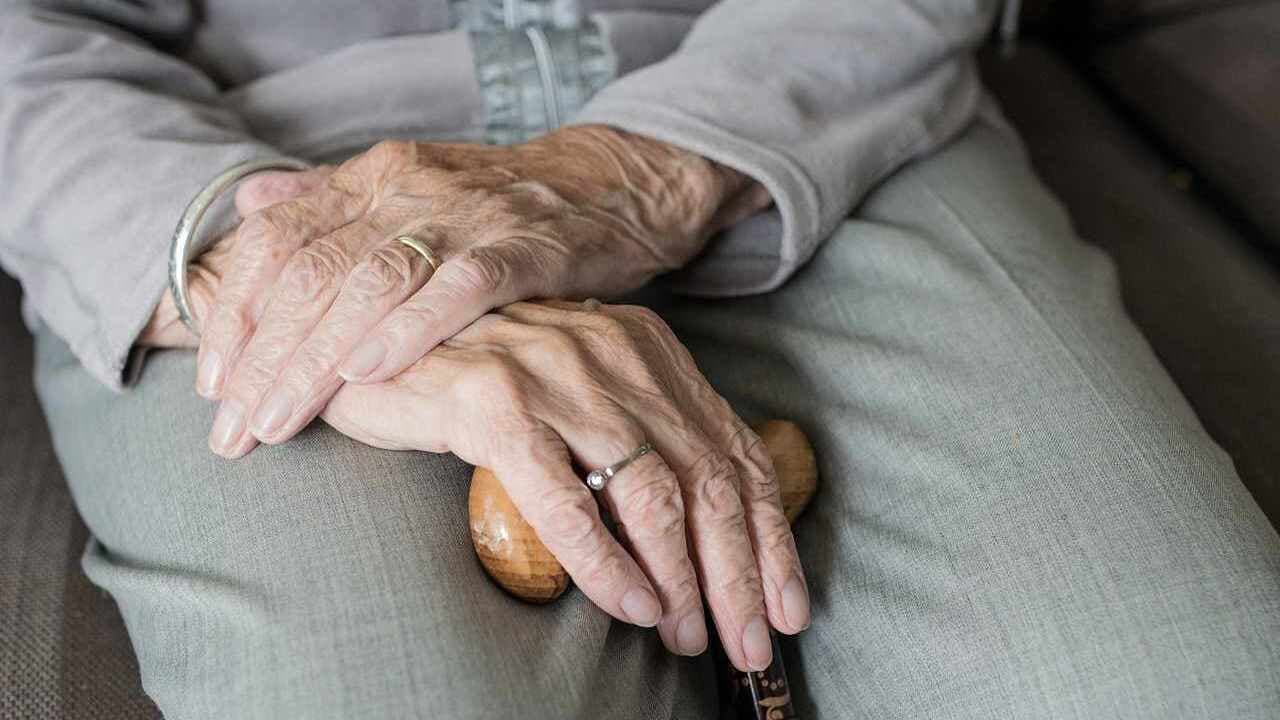 Ehpads : « Elle était tellement dénutrie, qu'elle en est décédée », raconte la fille d'une ancienne résidente