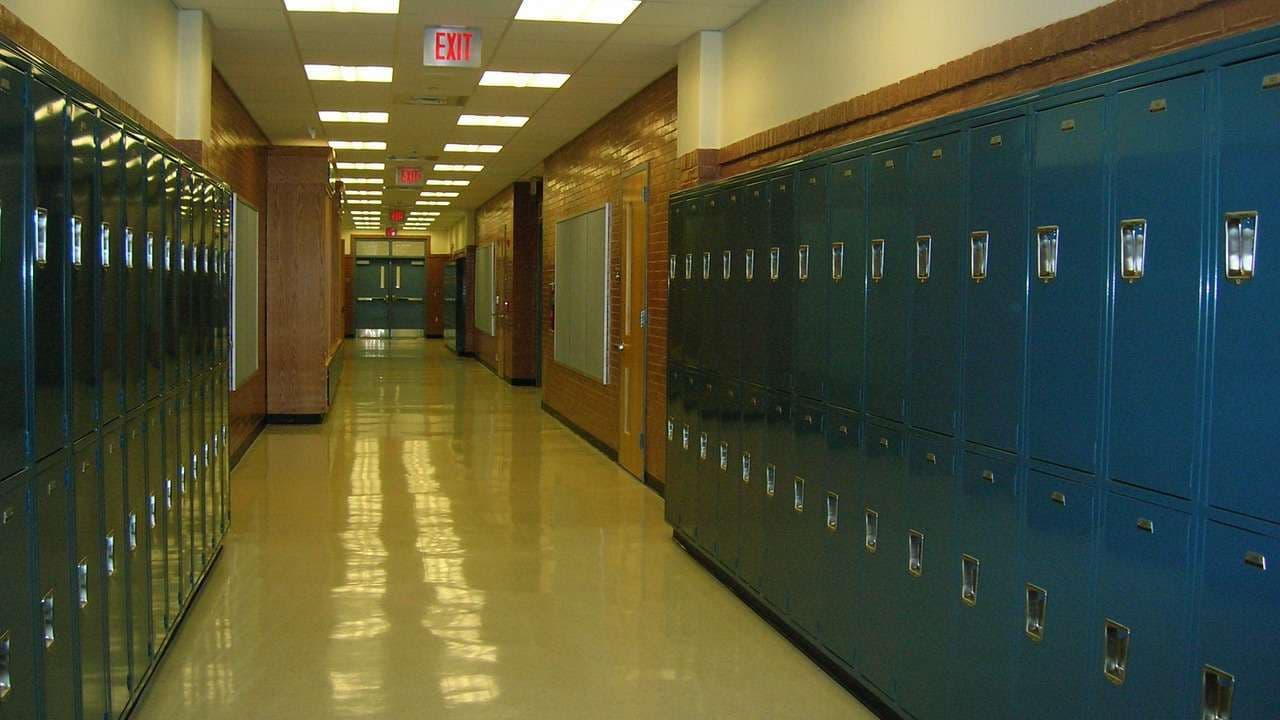 À Lyon, un lycée visé par des tirs de mortier, deux élèves arrêtés