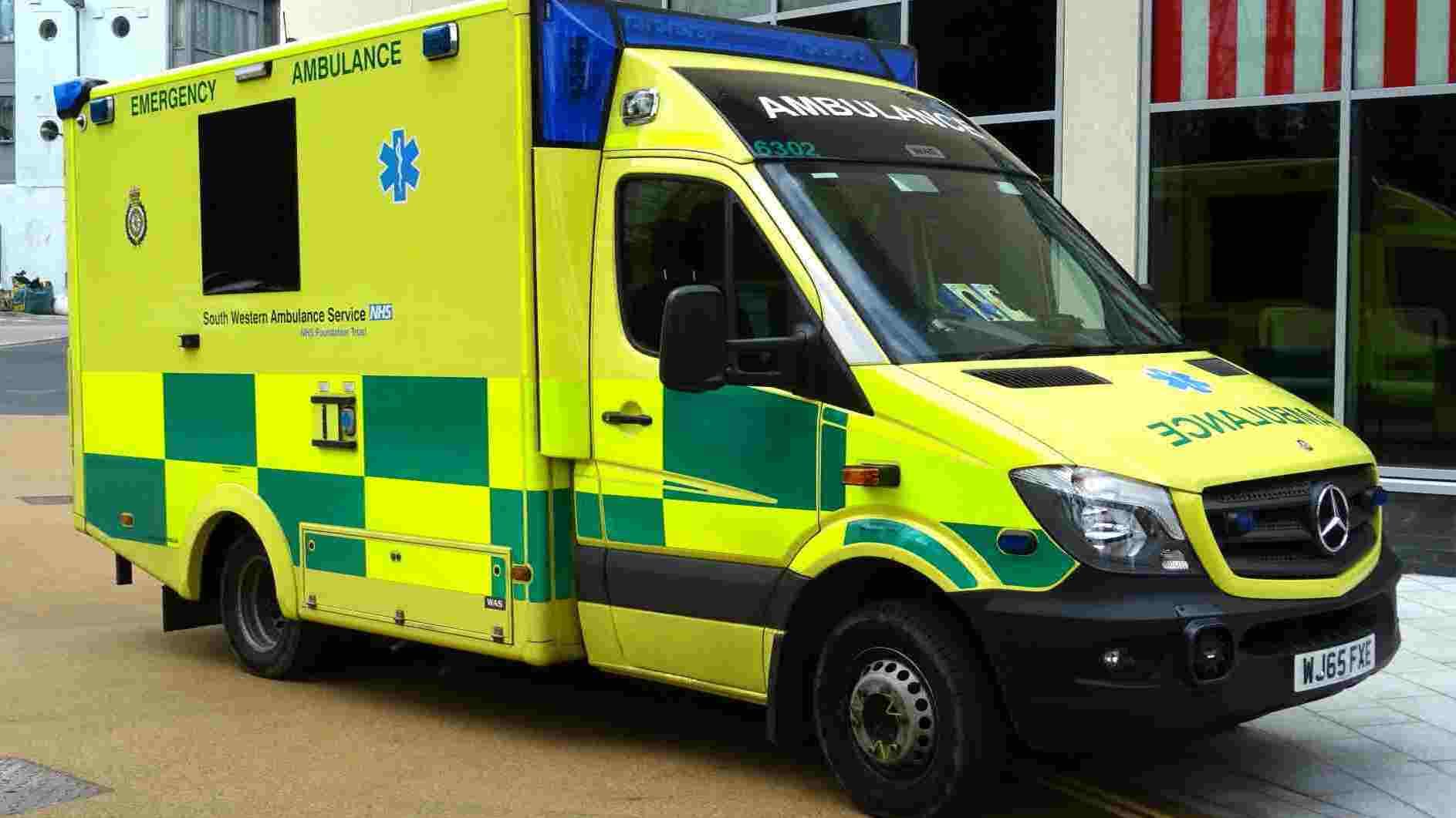 Victime d'une crise cardiaque, l'hôpital ne lui envoie pas d'ambulance car « il n'est pas complètement inconscient » : aux urgences, il attend 44 heures pour obtenir un lit
