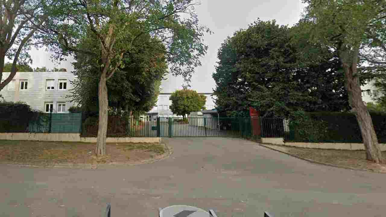 Enseignante menacée au couteau à Rennes : La collégienne jugée « dangereuse pour elle-même » et hospitalisée