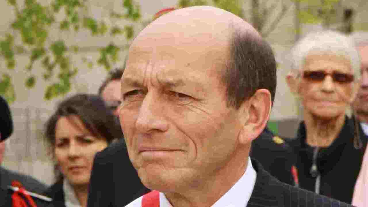 Décédé dans la rue à l'âge de 76 ans, il vivait dans un taudis sans fenêtres appartenant à un député LR