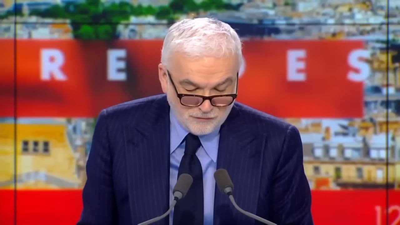 « Quel est le problème de CNEWS ?! » : Le débat électrique entre Pascal Praud et Christophe Deloire