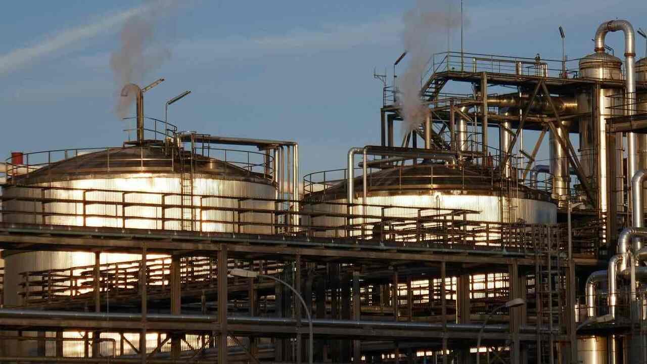 Stratégie française pour l’énergie et le climat : une fuite en avant vers la décroissance