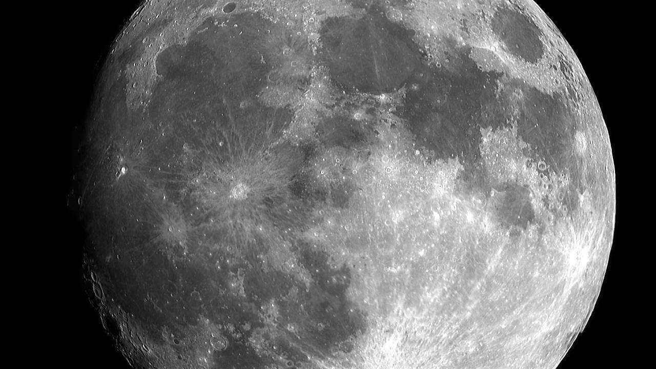 La Russie et la chine envisagent de construire une centrale nucléaire sur la lune.