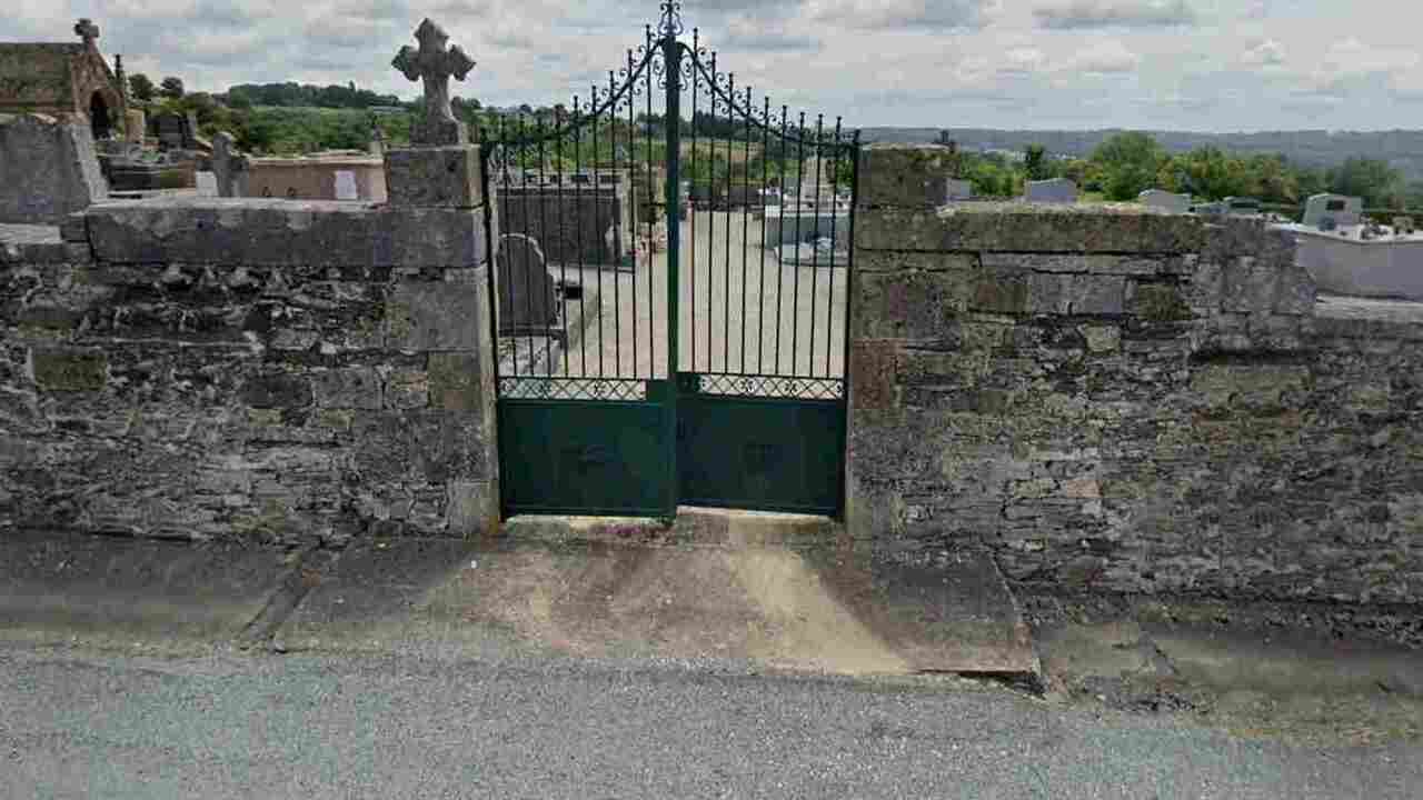 « Soumettez-vous à l'Islam » : une cinquantaine de tombes profanées dans un cimetière en Dordogne