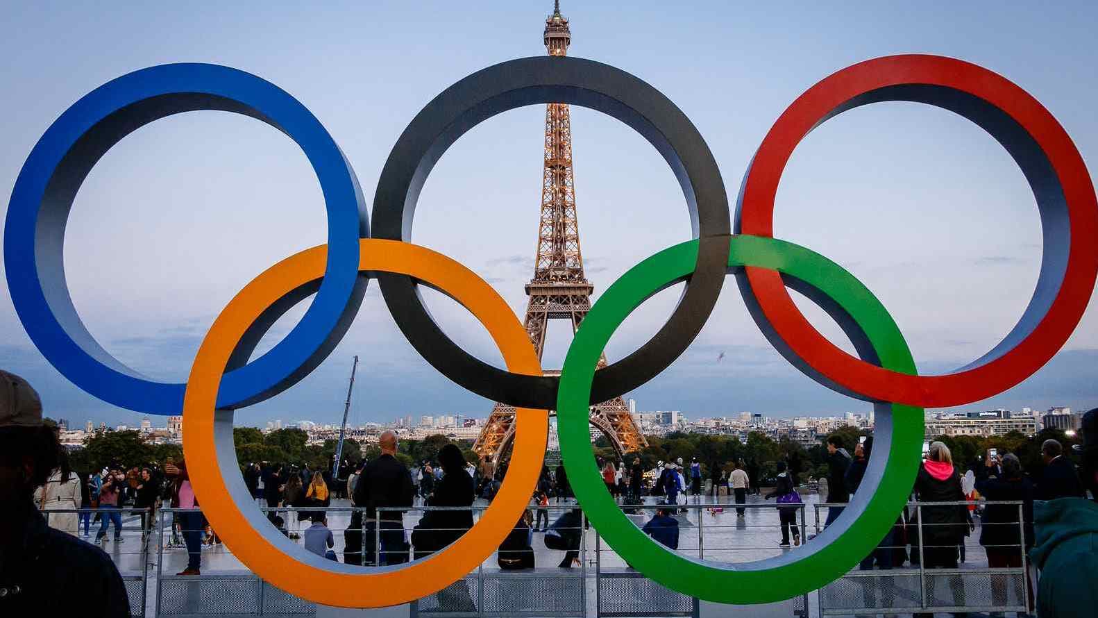 Paris 2024 : « Depuis l'année dernière, on travaille au ralenti »… Le Coq Sportif, équipementier officiel de l'équipe de France, va-t-il livrer à temps les tenues olympiques ?