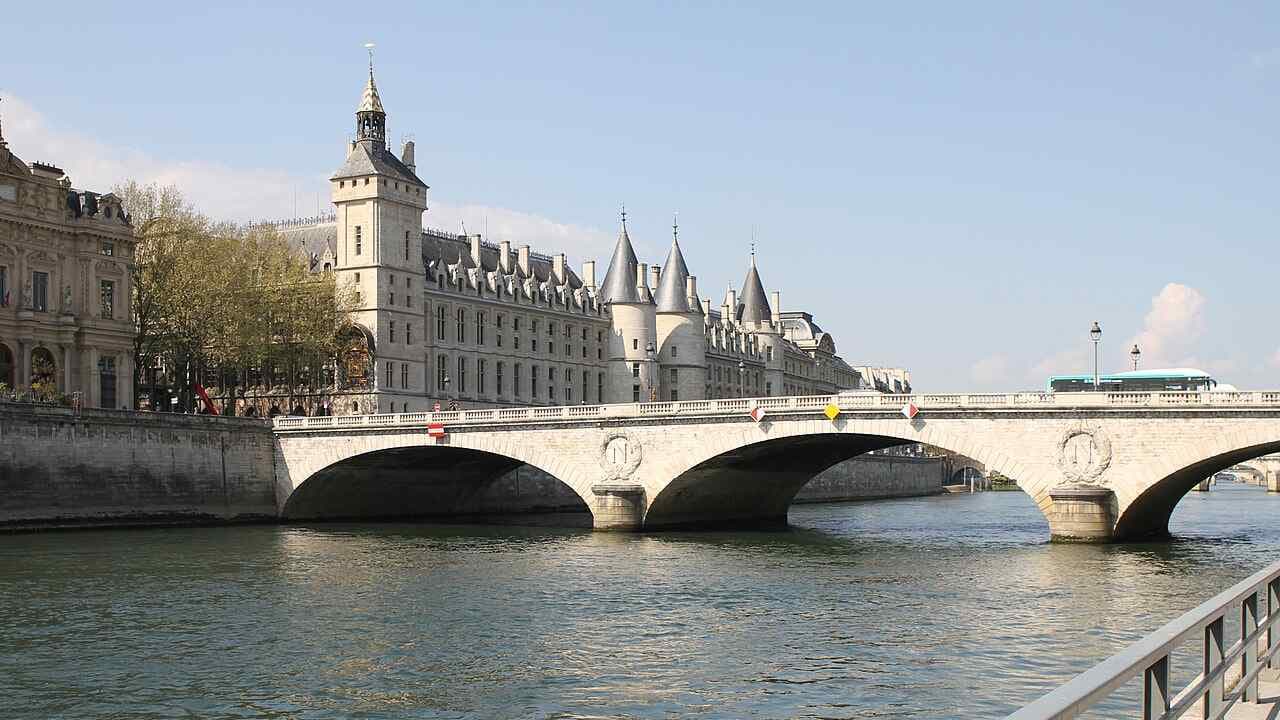 E. coli, infections diverses: les problèmes auxquels s’exposent les athlètes qui ont nagé dans la Seine