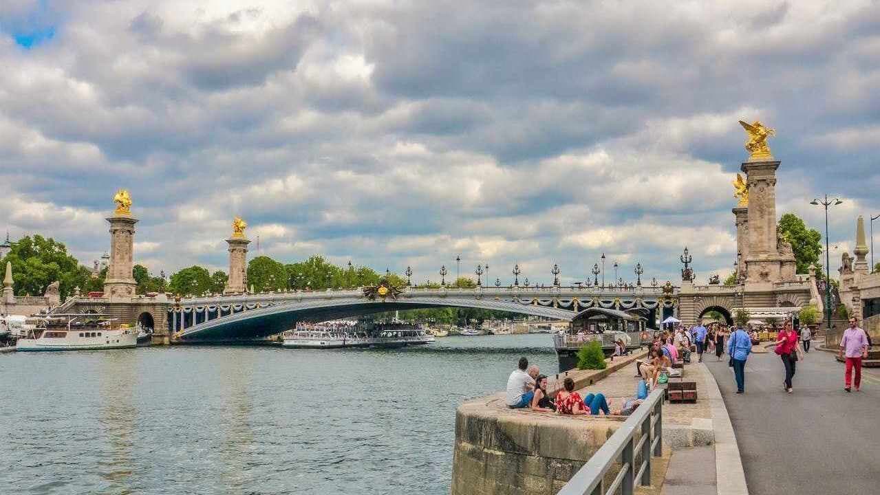JO : deux triathlètes portugais tombent malades après avoir nagé dans la Seine