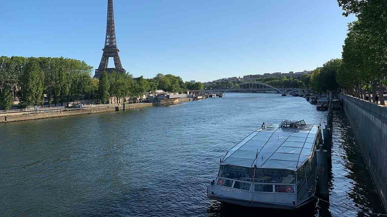 JO Paris 2024 : hospitalisé après avoir nagé dans la Seine, le porte-drapeau irlandais rate la cérémonie de clôture