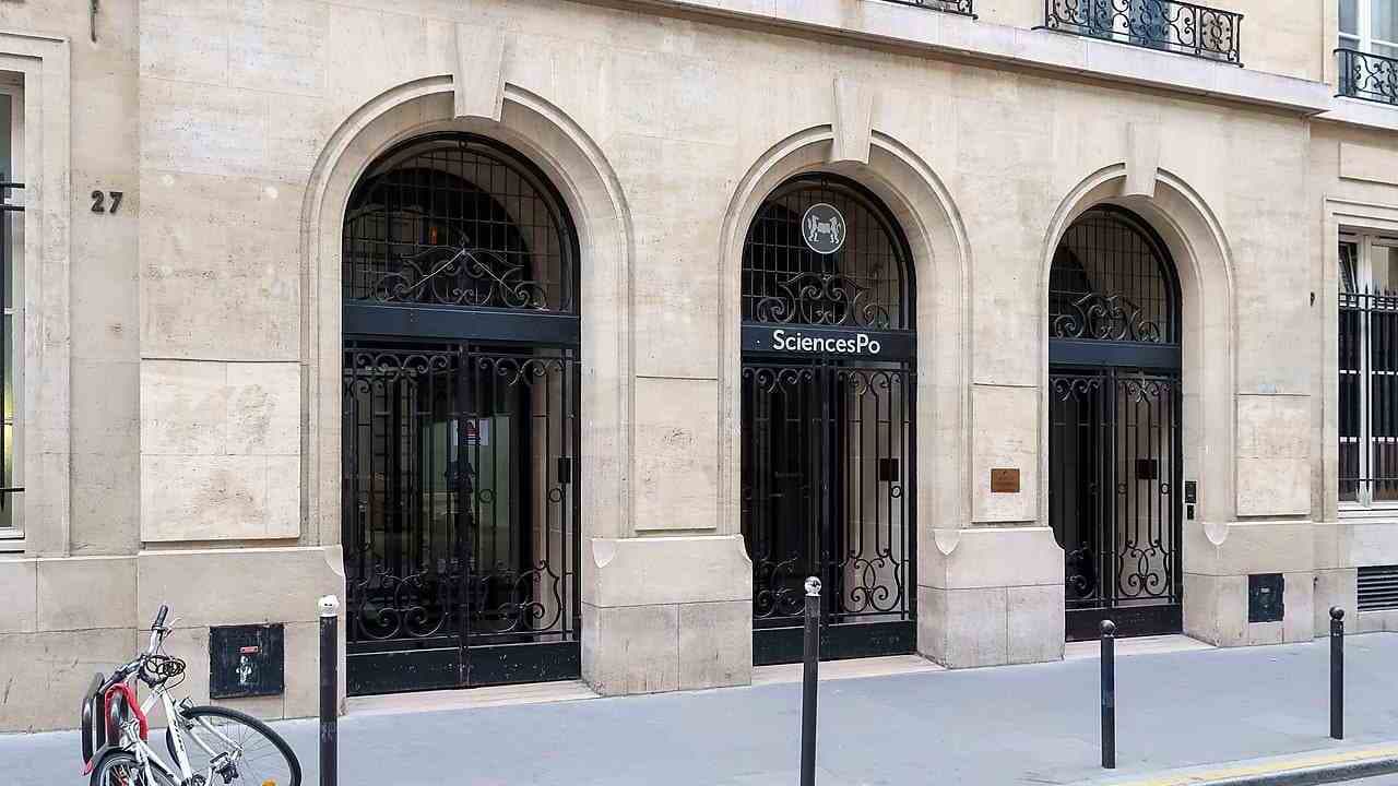Guerre Israël-Hamas : Comment Sciences Po compte « mieux former » ses étudiants