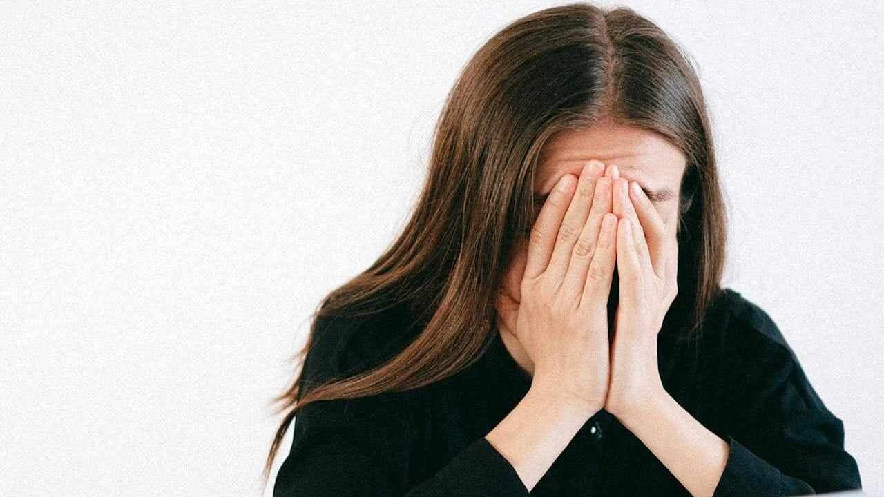 Meurtre de Philippine : des militants d’extrême gauche perturbent une minute de silence initiée par une députée