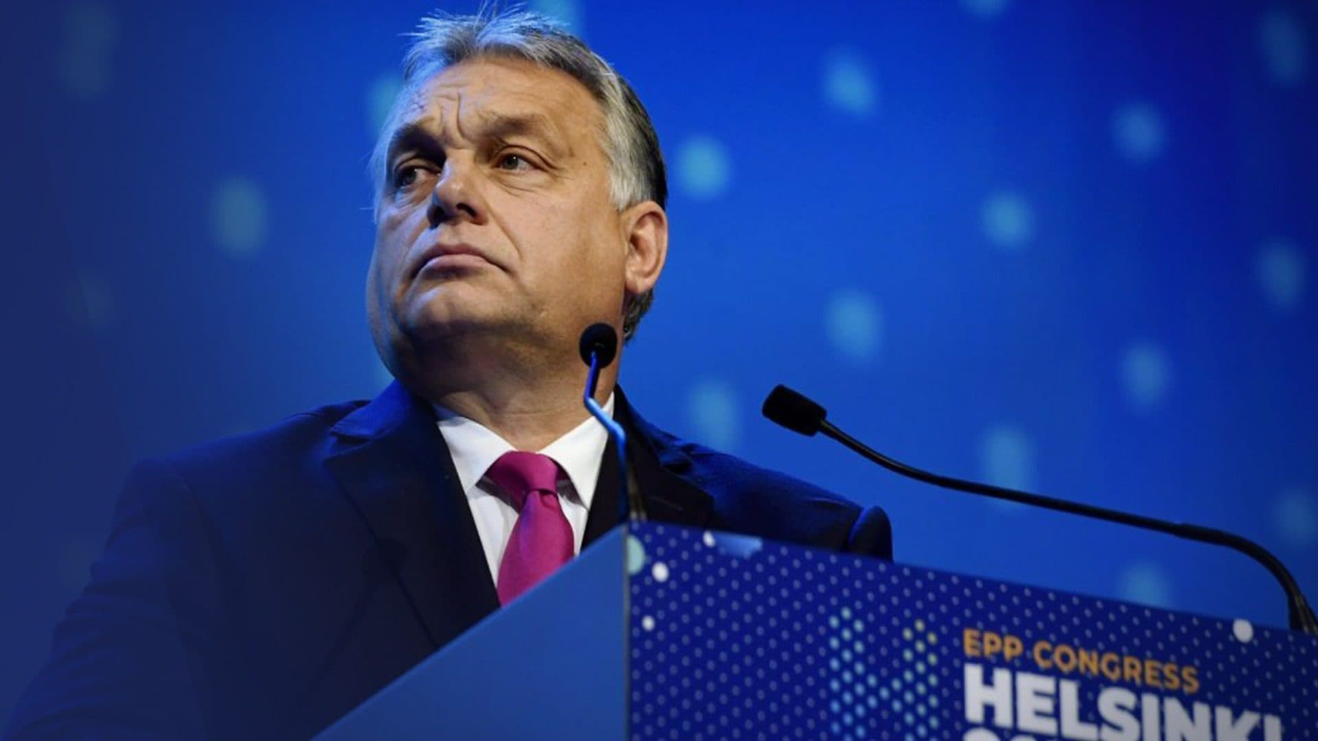 Orban prend ses distances avec Le Pen et salue son « ami » Wauquiez