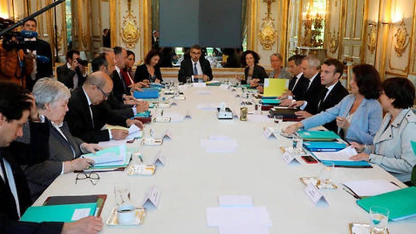 Bientôt, vous pourrez vous-même passer un savon aux ministres !