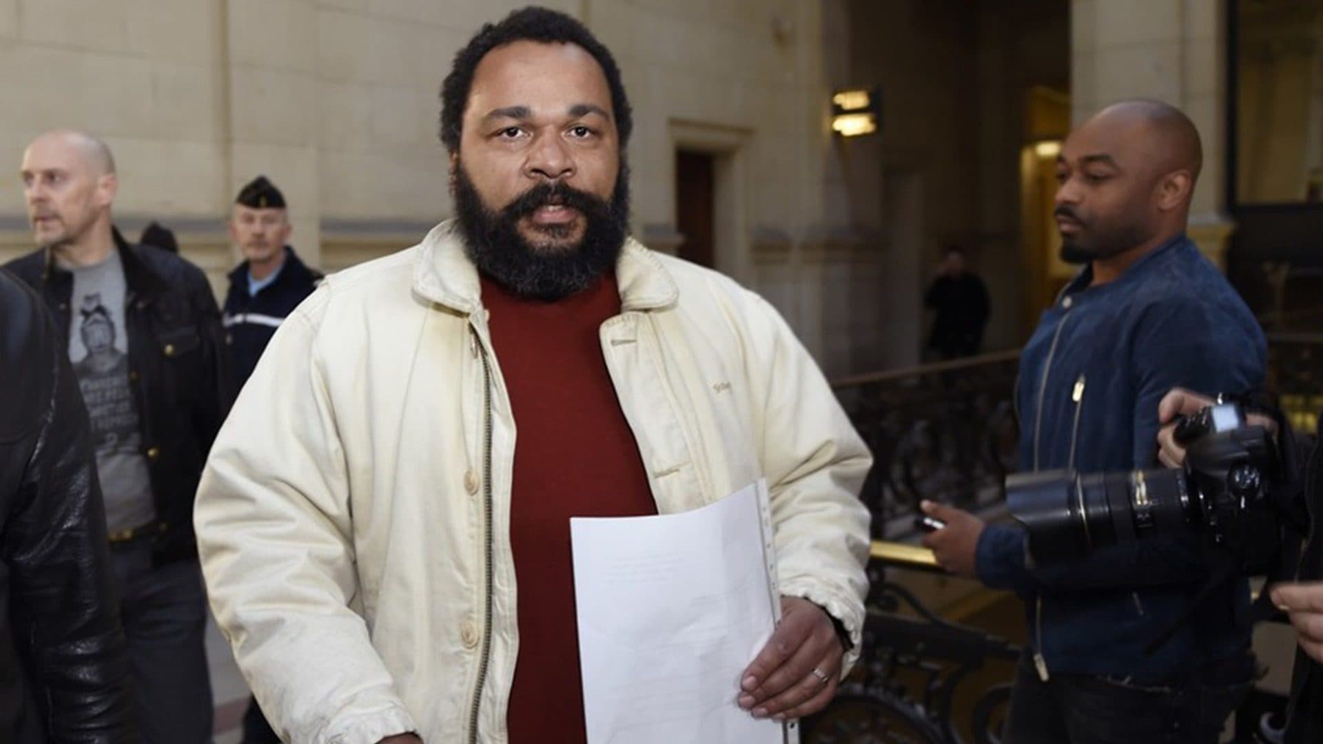 Dieudonné condamné à deux ans de prison ferme