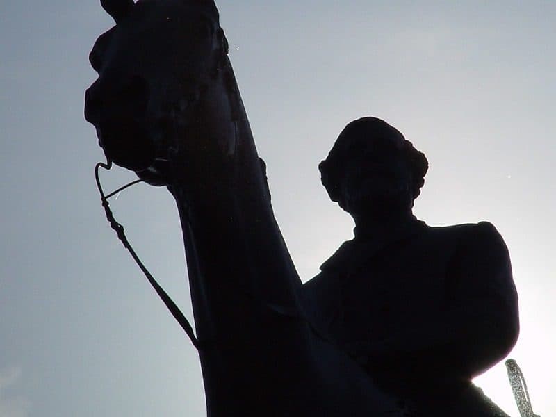 Statues détruites : la mémoire prise pour cible