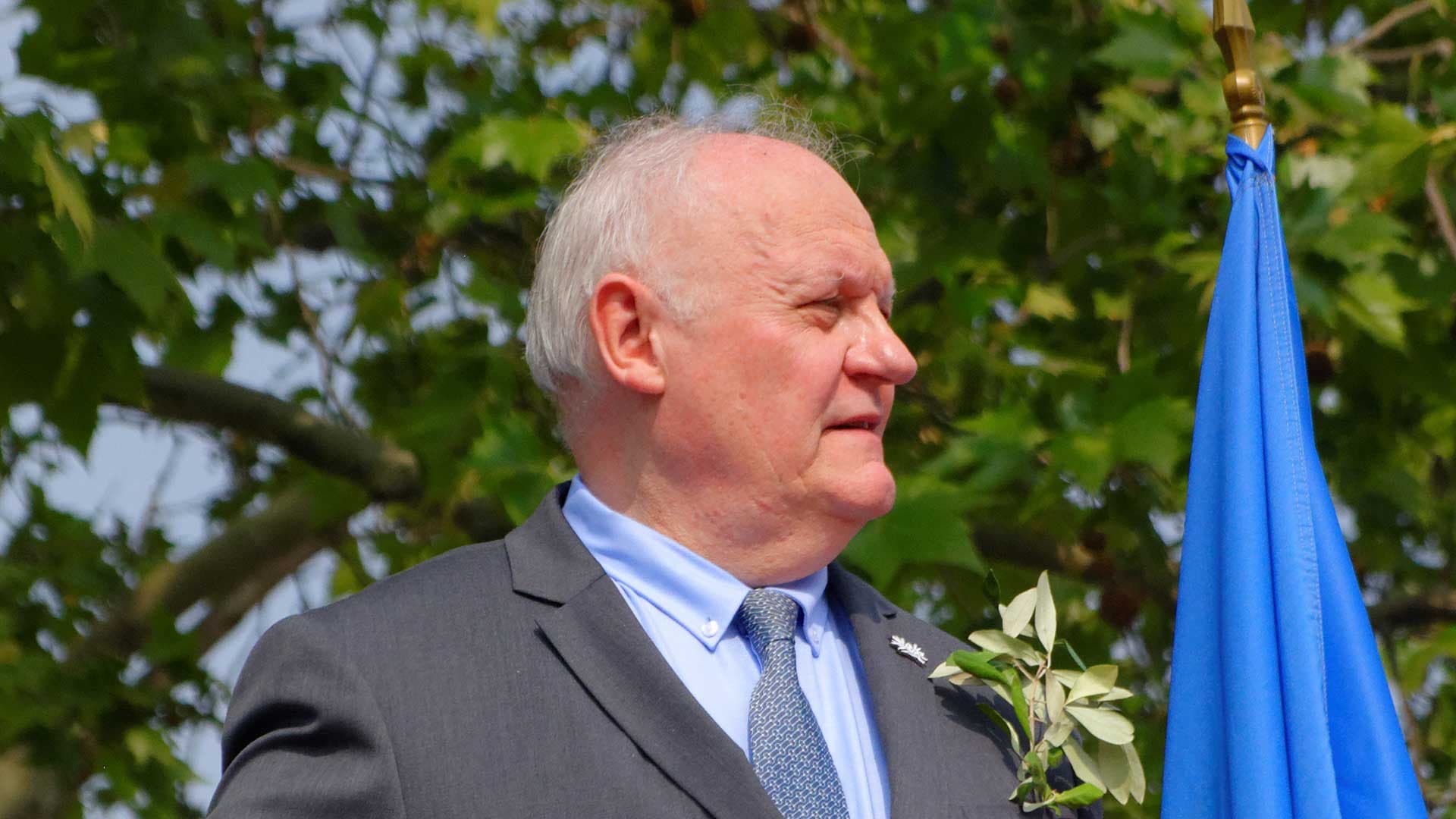 François Asselineau, accusé d'« agression sexuelle », a été réélu à la tête de l’UPR