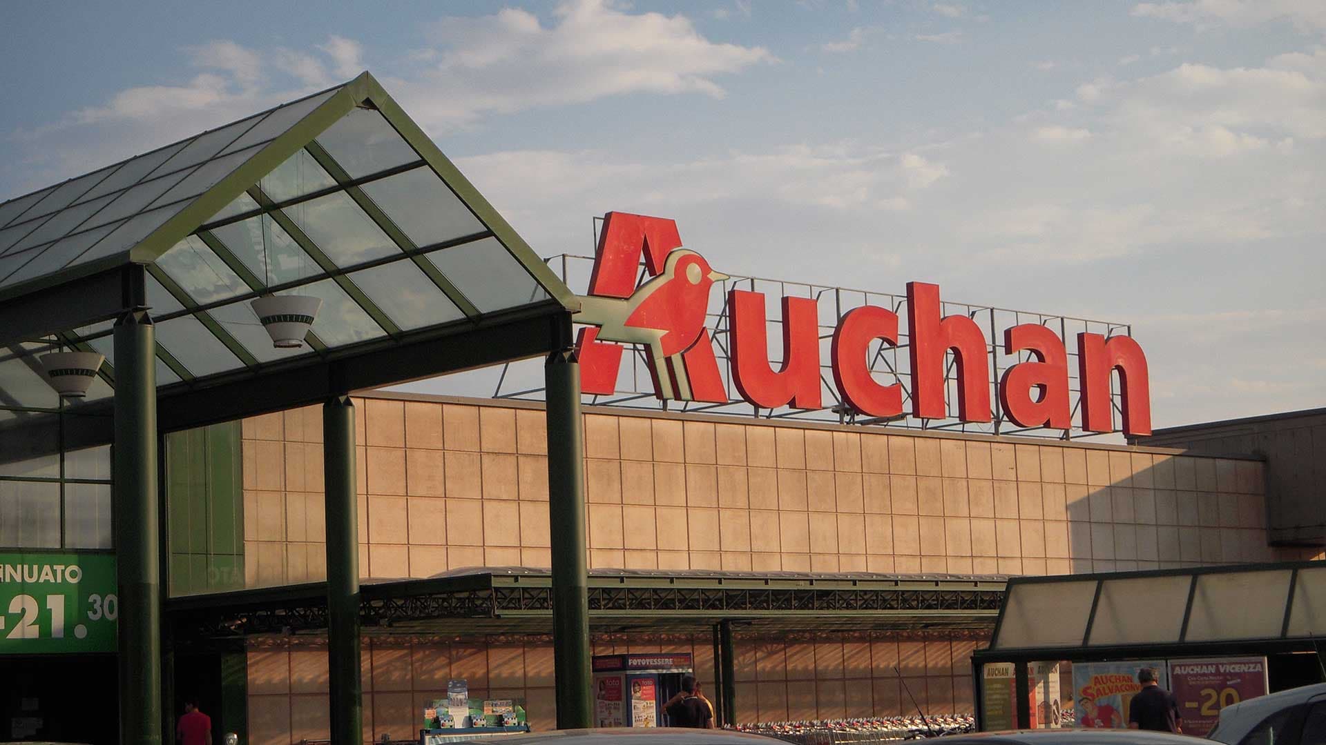 Gavé d’aides de l'État, Auchan va pourtant supprimer 1475 postes