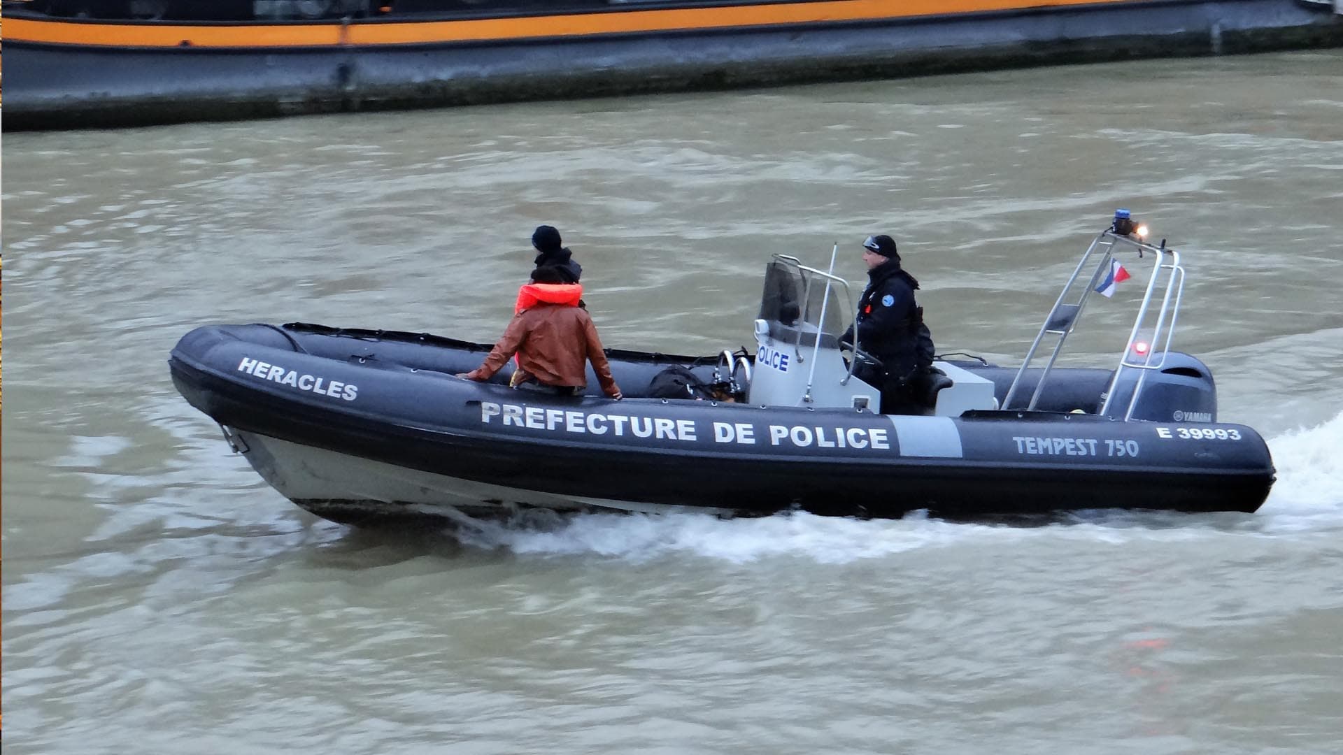 Un cousin d’Adama Traoré se noie en tentant d’échapper à la police