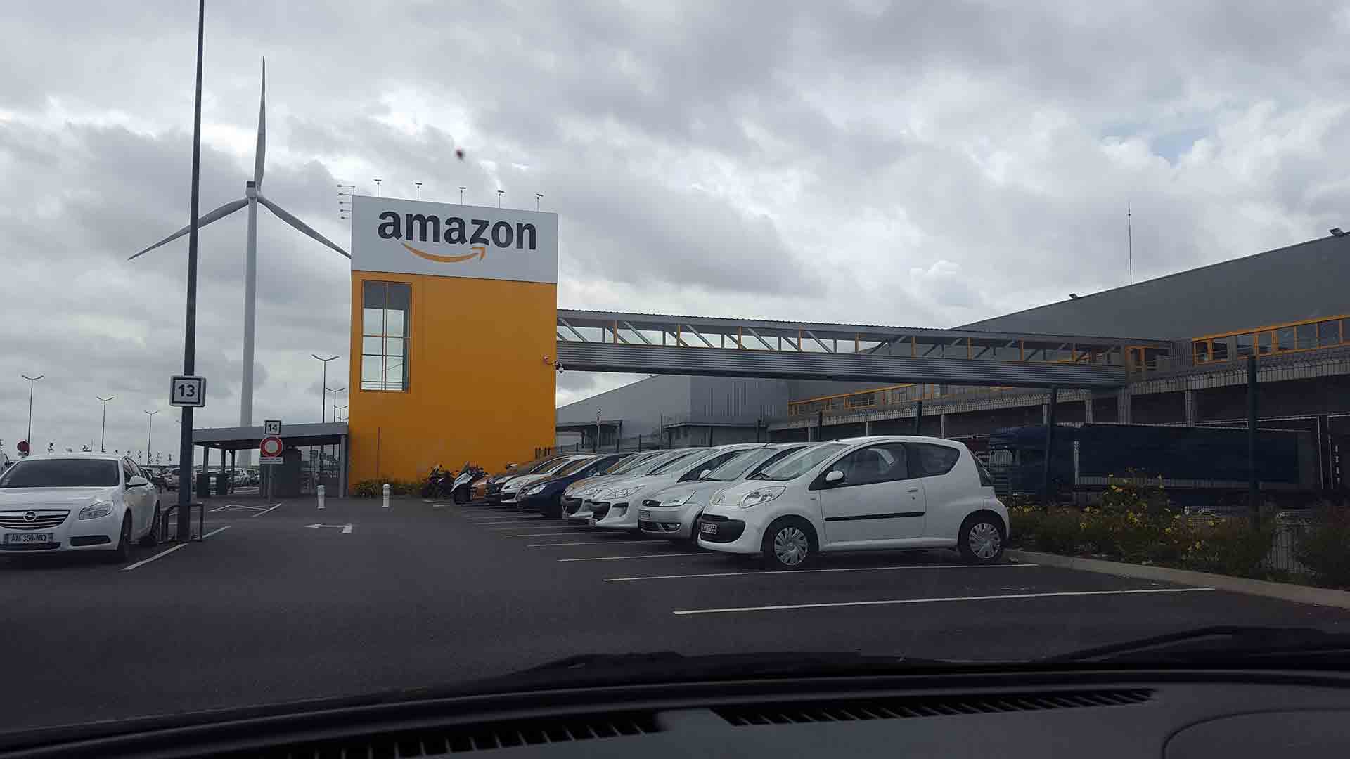 Robots, scans, et novlangue : j’ai travaillé un mois dans un entrepôt Amazon