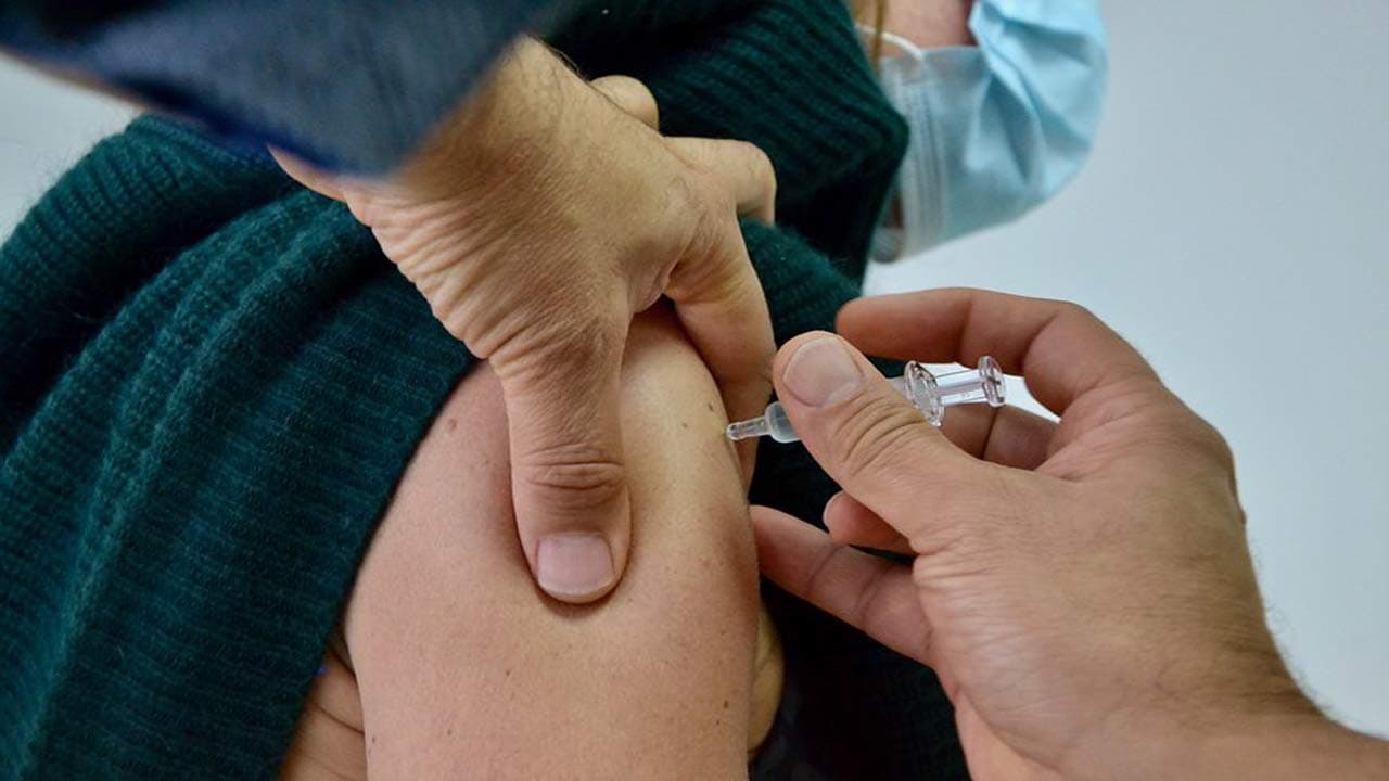 La France suspend l'utilisation du vaccin AstraZeneca jusqu'à l'avis de l'agence européenne du médicament