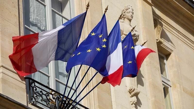 Pour avoir décroché des drapeaux de l'UE et s'être rebellé, un Gilet jaune prend un an ferme